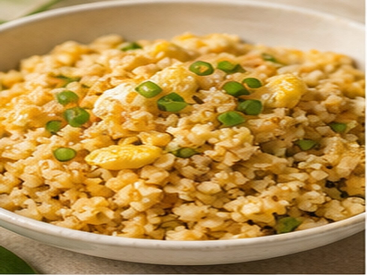 Cauliflower fried rice with egg
